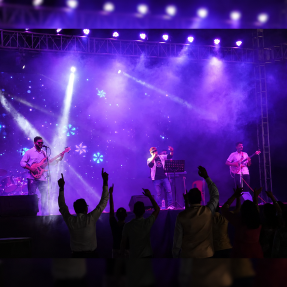Yugaant live on stage