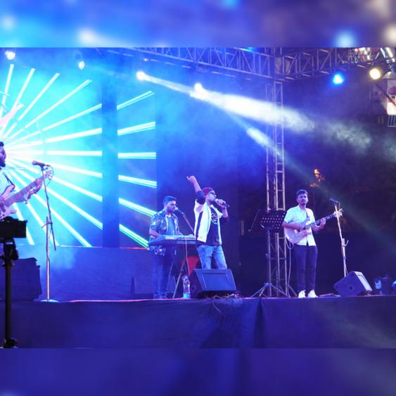 Yugaant live on stage