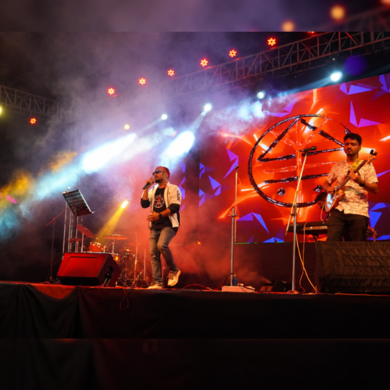 Yugaant live on stage